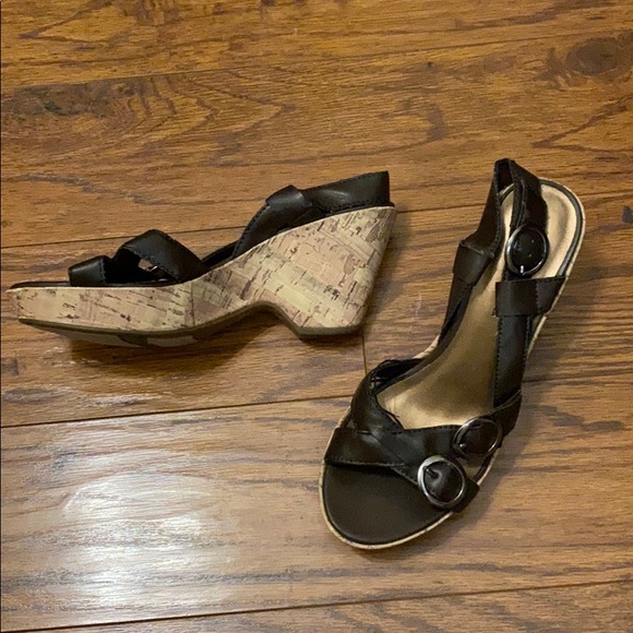 🎄🎄🎄🎉🦔AEO strappy wedges🦔 - Picture 2 of 6